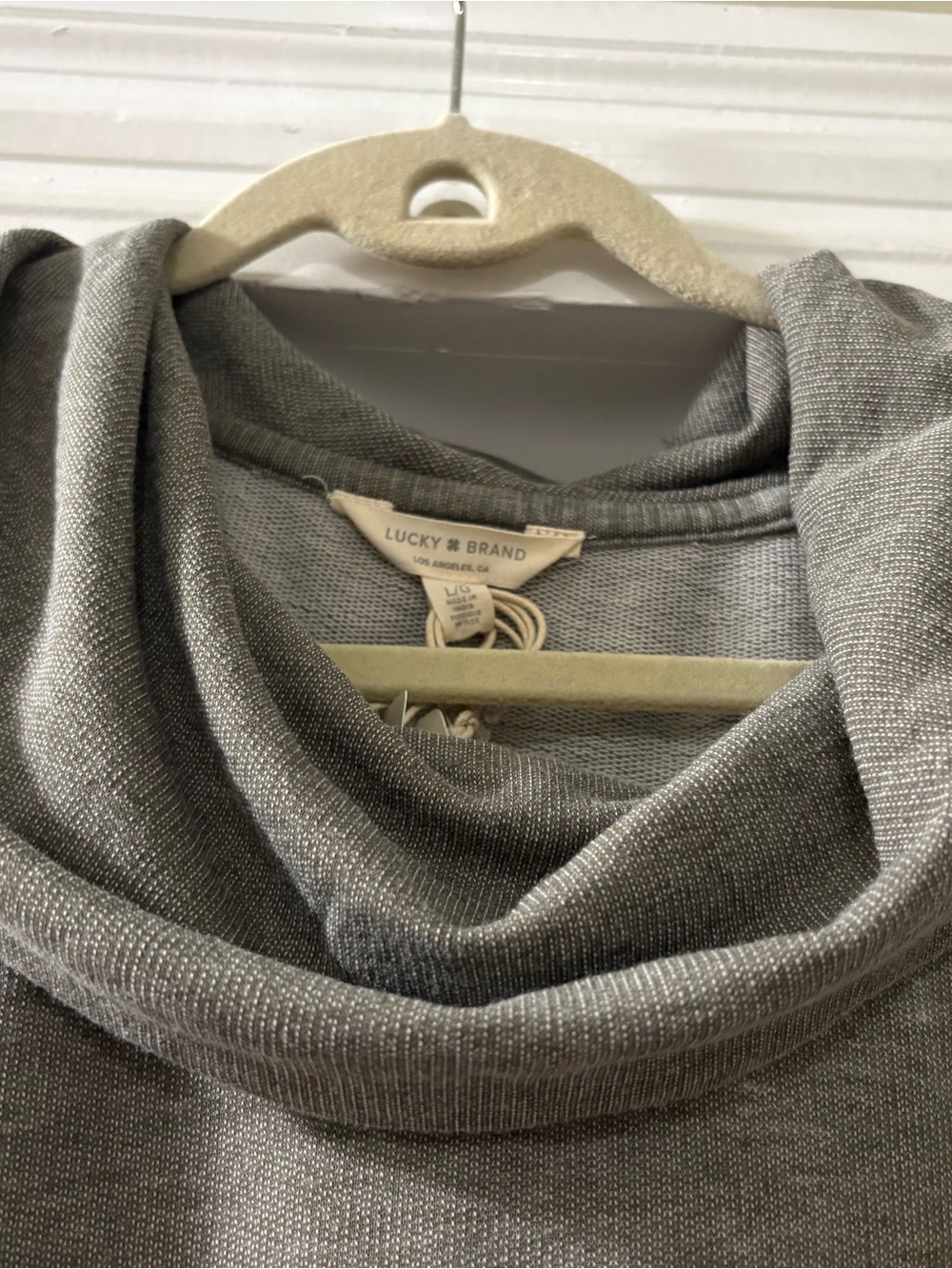 Lucky Brand Womenβs Gray Cowl Neck Long Sleeve Top Size Large NWT - Picture 3 of 6